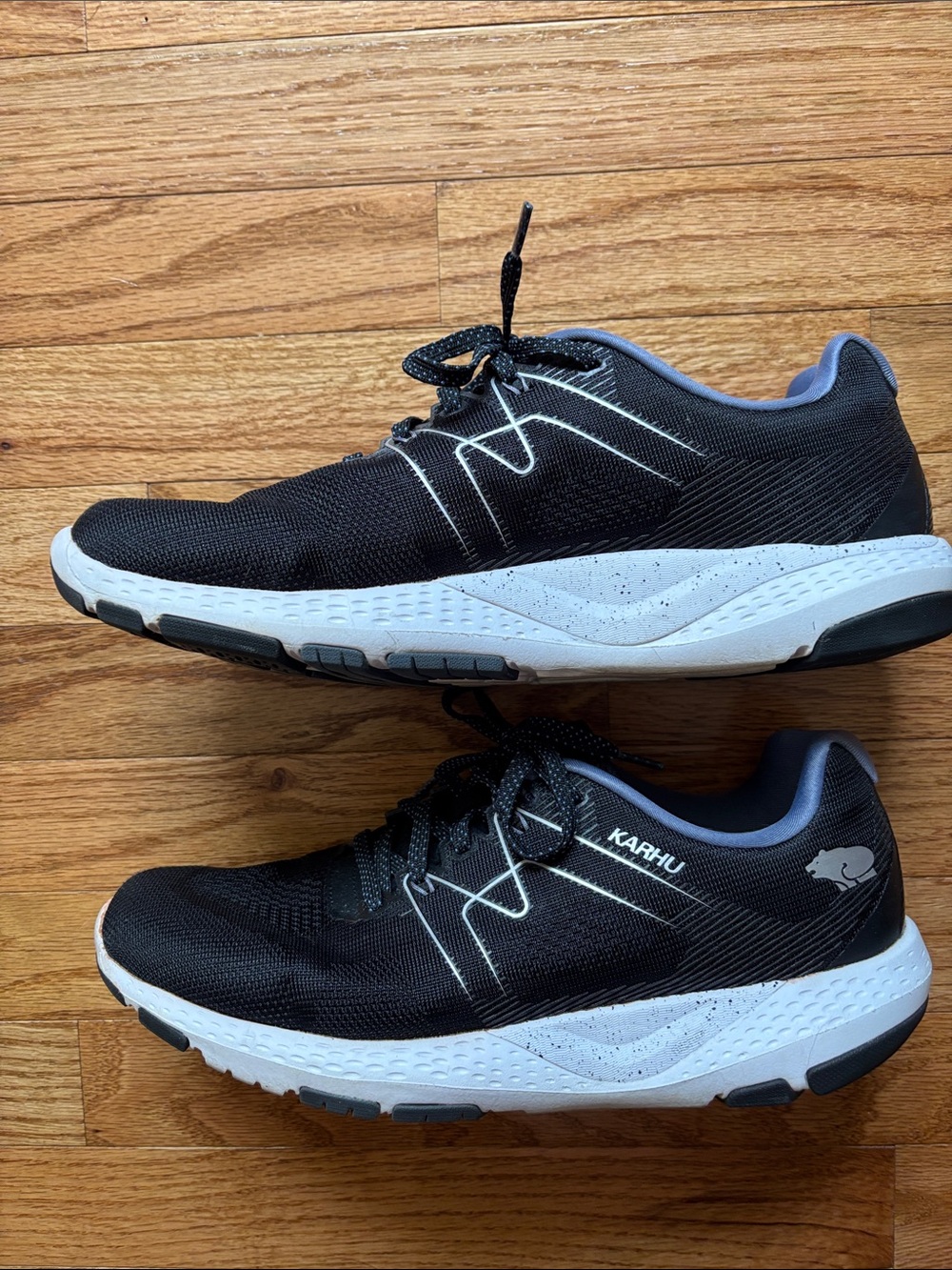 Men’s Black Karhu Ortiz Ikoni 2020 Running Shoes with White Soles sz 11